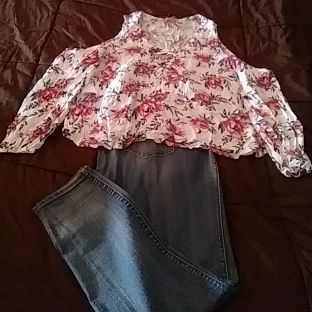 Cold shoulder Top
